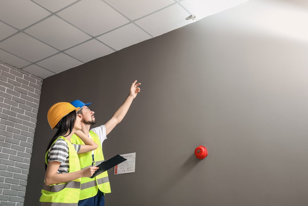 Renovlies voorbereiden in Delft voor een goede ondergrond en hechting van het behang.